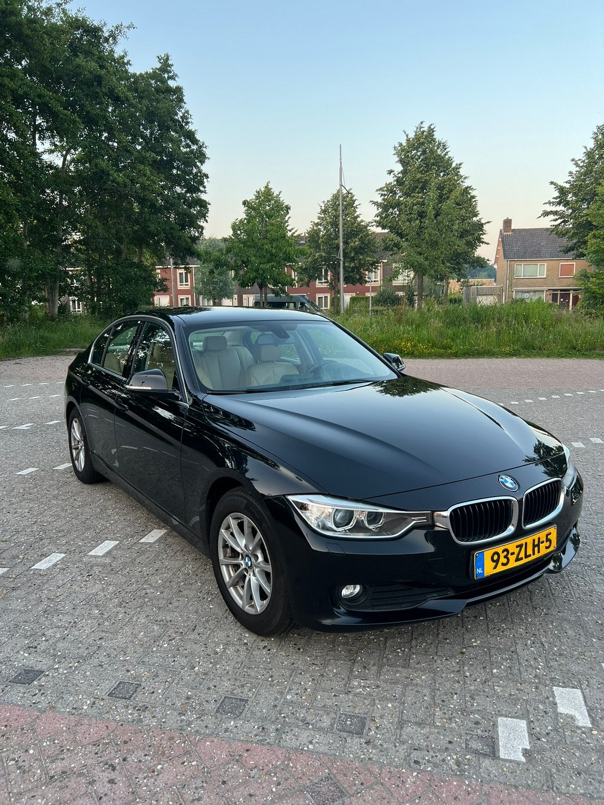 BMW 3-Serie 1.6 320I 125KW EDE 2013 Zwart, Auto's, BMW, Achterwielaandrijving, Beige, 4 cilinders, Zwart