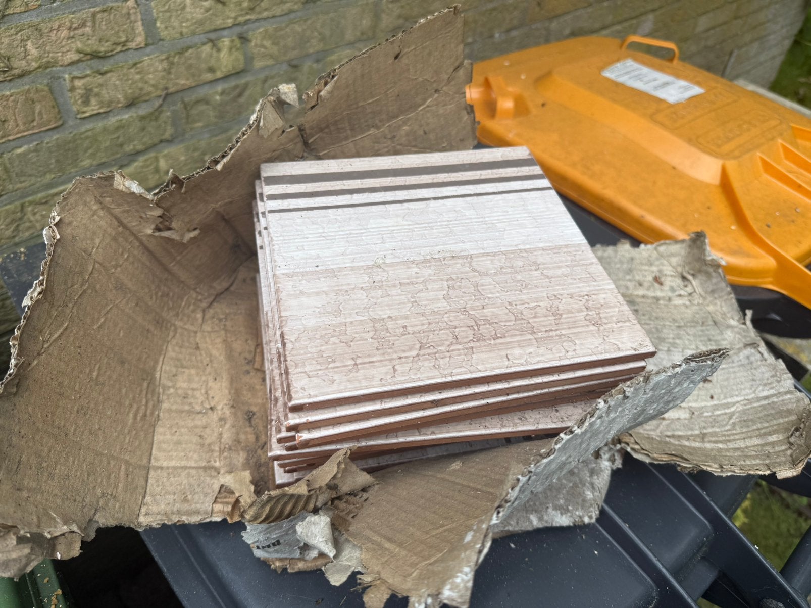 Bruine badkamer tegels 70s, Ophalen, 60 cm of meer, Zo goed als nieuw, Minder dan 5 m²
