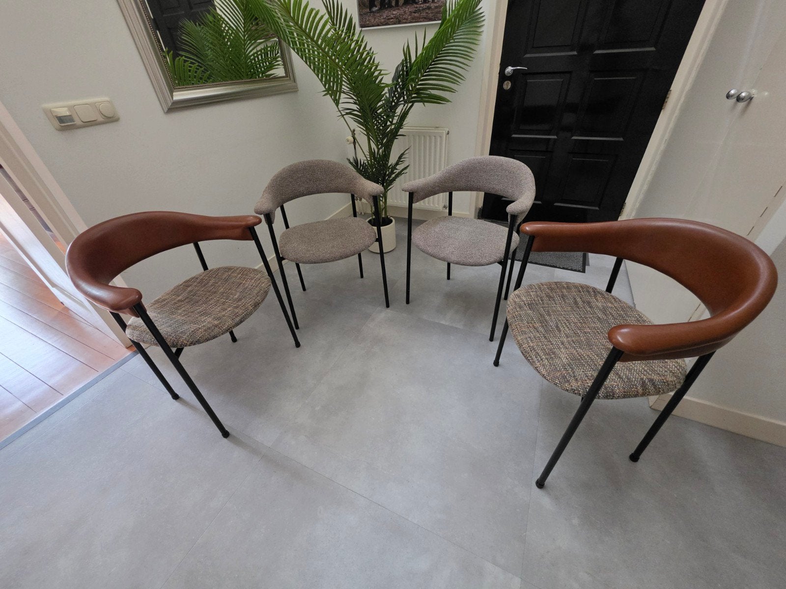 Set van 4 moderne eetkamerstoelen - 2x leer, 2x stof, Bruin, Leer, Zo goed als nieuw, Vier