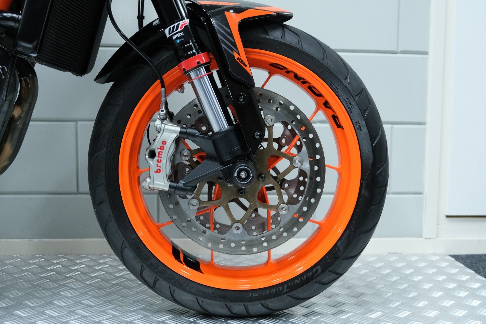 KTM 890 DUKE R ABS (bj 2020), E 3
A-5230  MATTIGHOFEN, AT, Bedrijf, Meer dan 35 kW, KTM Sportmotorcycle Ned B.V.