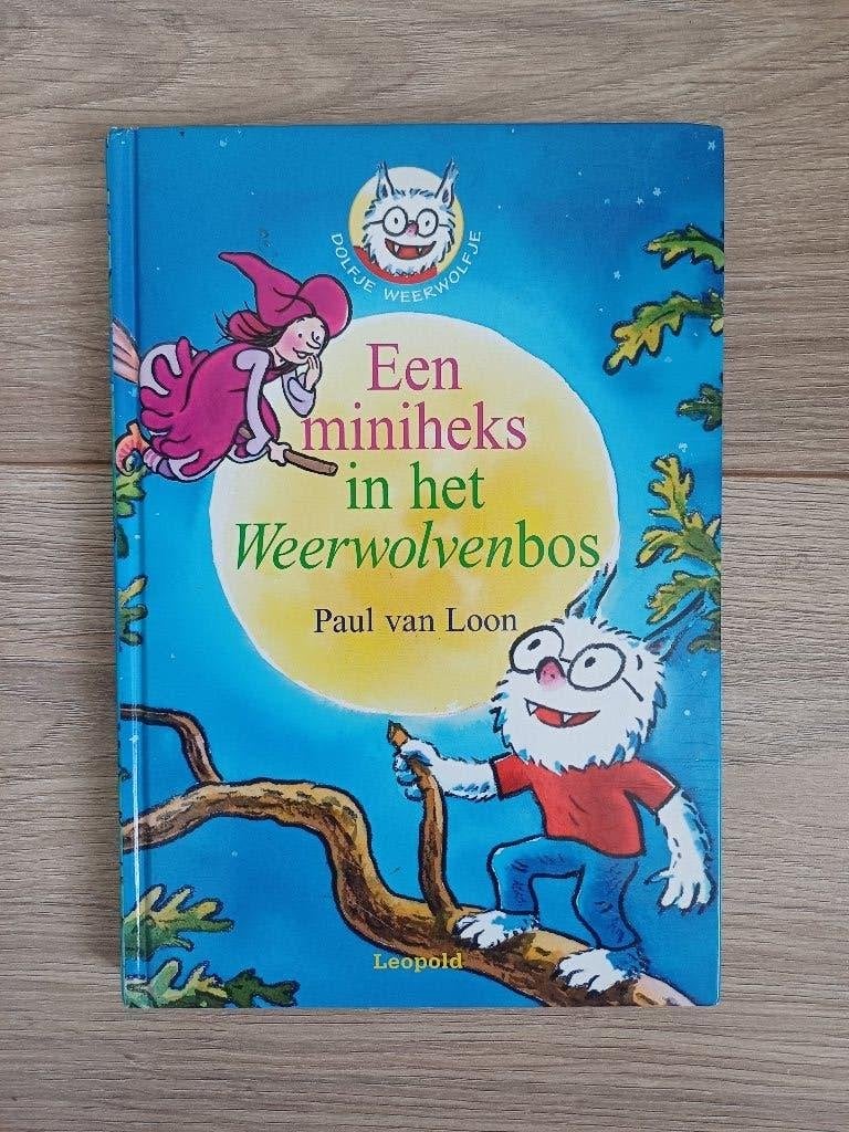 Dolfje Weerwolfje Een miniheks in het weerwolvenbos-P v Loon, Boeken, Ophalen of Verzenden, Zo goed als nieuw, Paul van Loon, Fictie algemeen