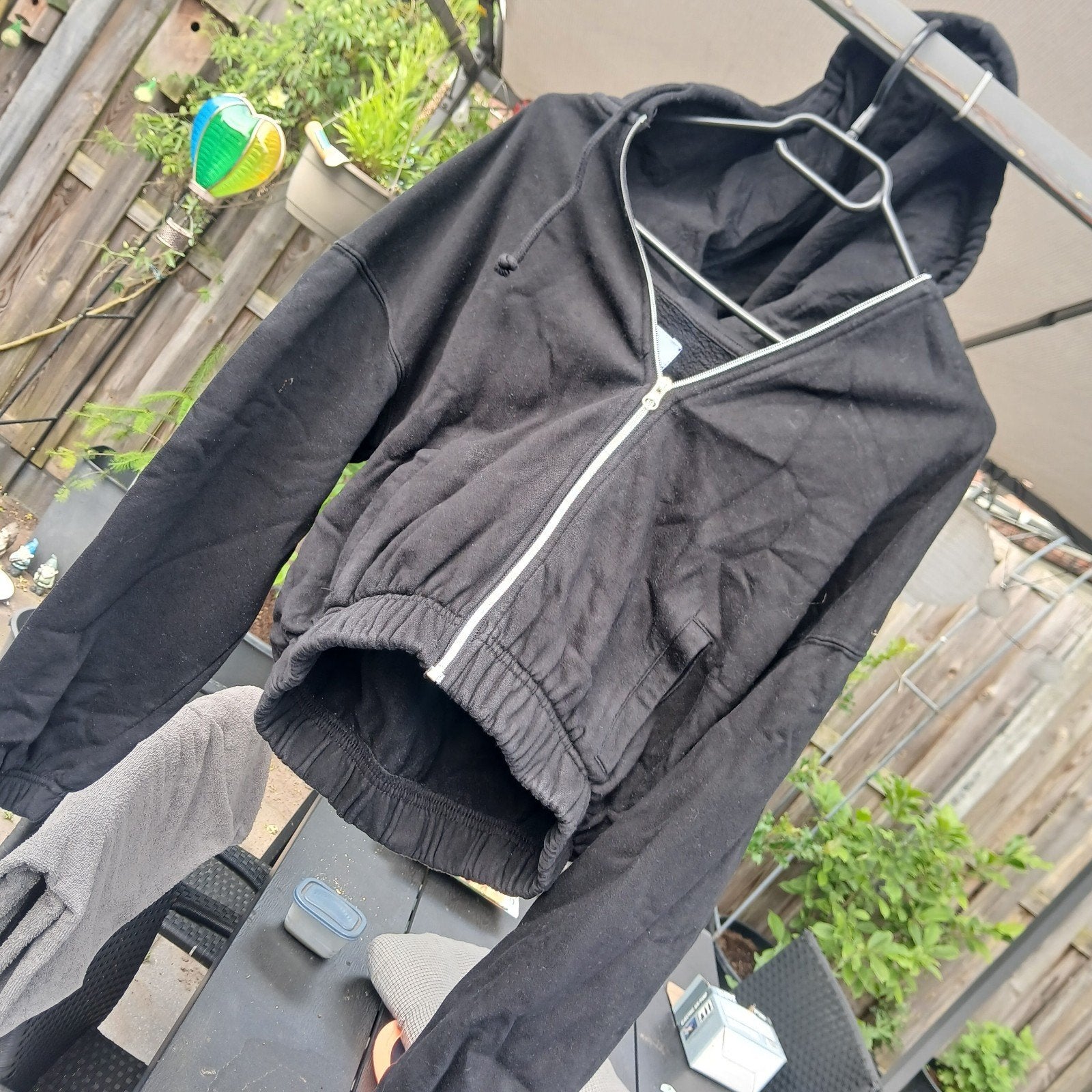 Bershka Zwarte Cropped Hoodie met Rits, Zwart, Maat 36 (S), Gedragen, Bershka