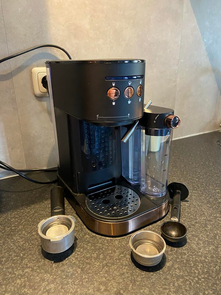 Luxe Koffiemachine voor Cappuccino, Latte & Espresso, Afneembaar waterreservoir, Gebruikt, Koffiemachine, Gemalen koffie