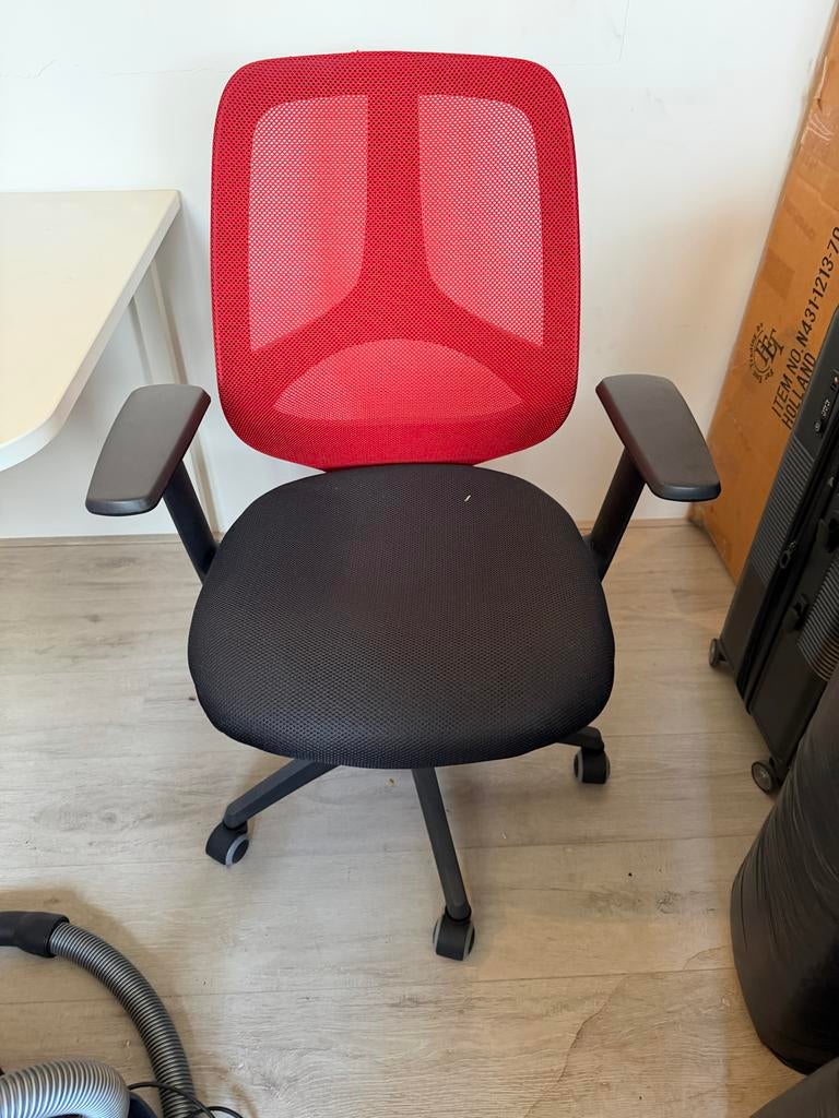 Rode bureaustoel in perfecte staat, Huis en Inrichting, Bureaustoelen, Zo goed als nieuw, Bureaustoel, Rood, Ergonomisch, Ophalen