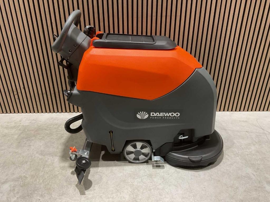 Daewoo vloerreiniger / schrobmachine 2 modellen zelfrijdend, Zakelijke goederen, Ophalen