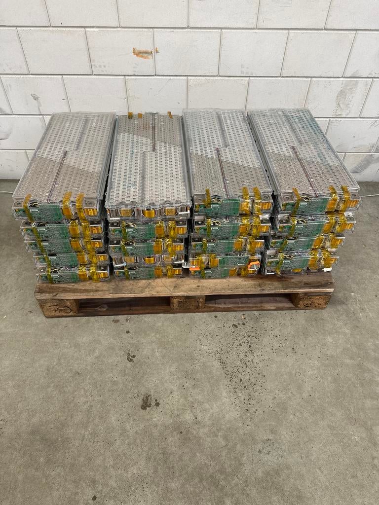 Partij tesla batterij modules, Ophalen