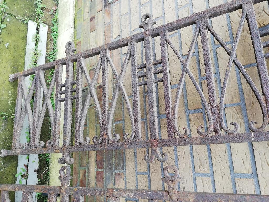 4 Zware stoere raamhekken, 168 - 136 - 103 en 95 cm lang, Ophalen