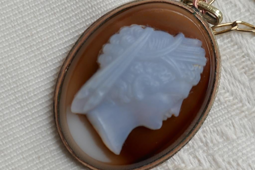 Victoriaanse Camee Hanger Aan Ketting, Verzenden, Overige materialen, Ketting, Verguld