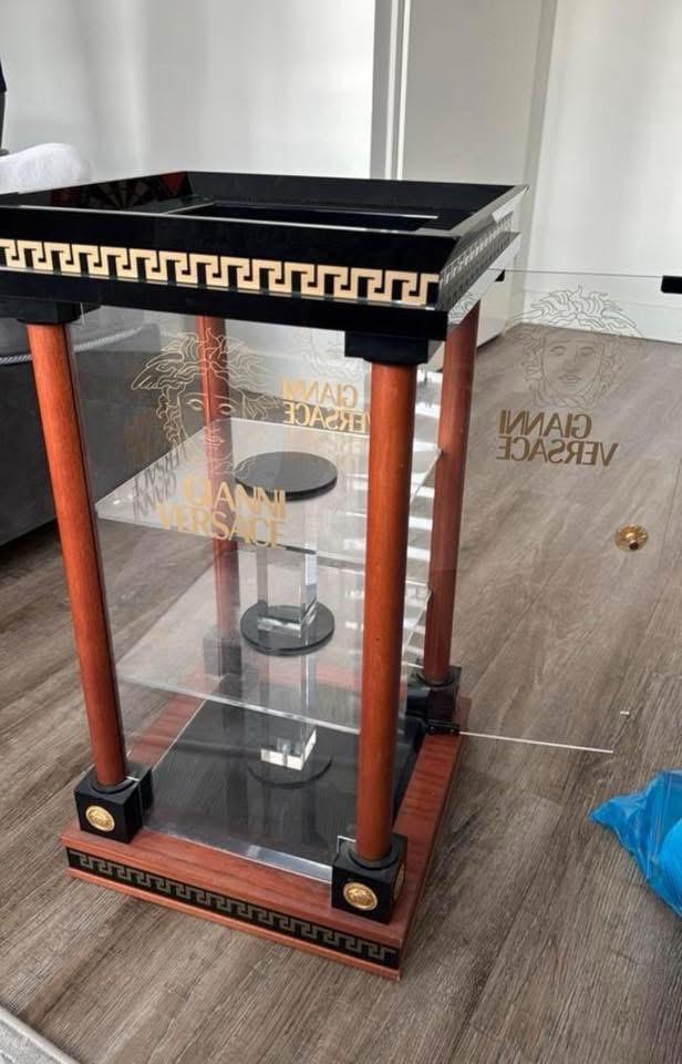 Gianni Versace Boutique Vitrine PC Hooftstraat, Met plank(en), Gebruikt, 100 tot 150 cm, Glas