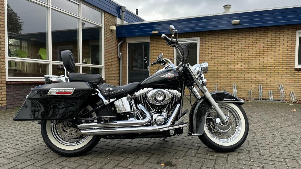 HARLEY DAVIDSON Heritage Softail Classic 103 (MOET WEG), 2 cilinders, 1690 cc, Chopper, Particulier