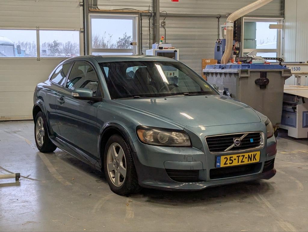 Volvo C30 1.8 - cruise - airco - 2 sets wielen, Auto's, Voorwielaandrijving, 1227 kg, 125 pk, Zwart
