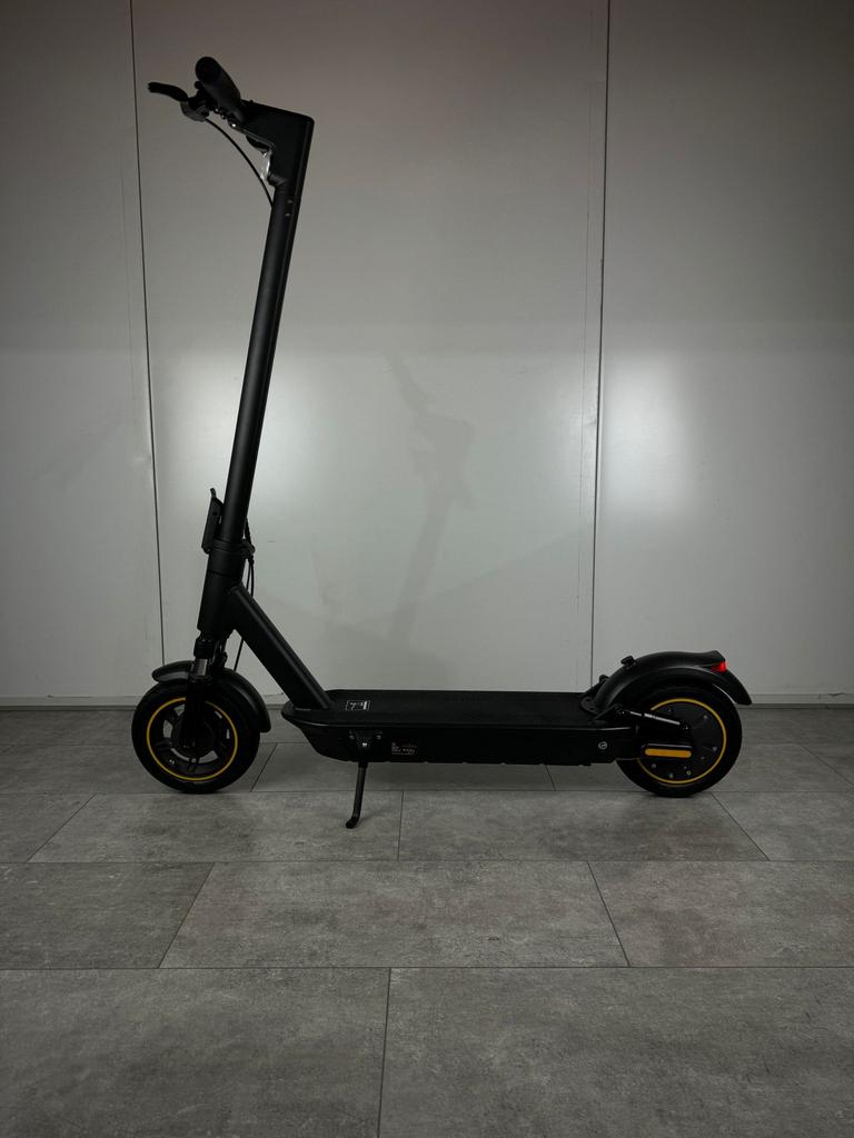 AOVOPRO ESMAX elektrische step Nieuw in doos + Garantie., Fietsen en Brommers, Steps, Ophalen of Verzenden, Nieuw, Elektrische step (E-scooter)