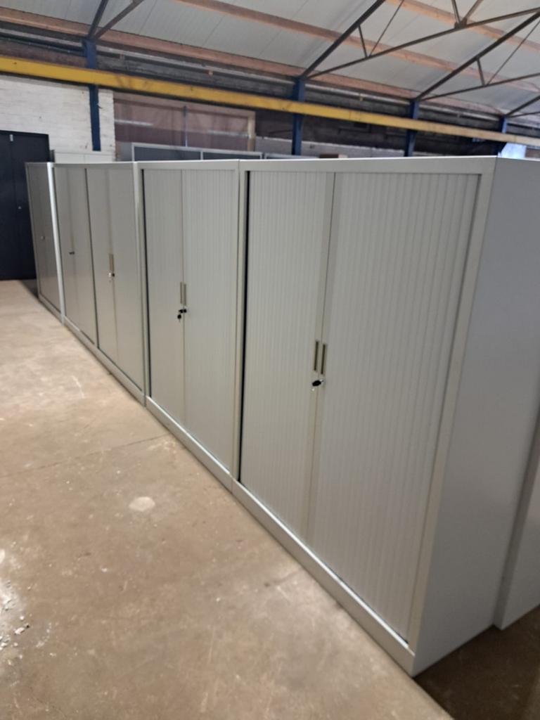 Metalen roldeurkasten met 3 legborden 160 hoog, Huis en Inrichting, Kasten | Roldeurkasten en Archiefkasten, Ophalen, Gebruikt