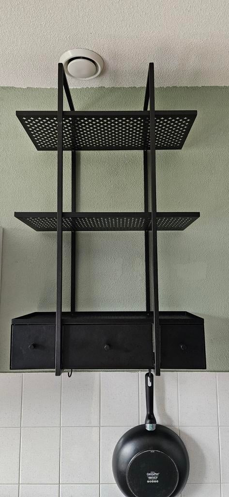 Falsterbo ikea Zwart metalen wandrek met lades, Ophalen, Zo goed als nieuw