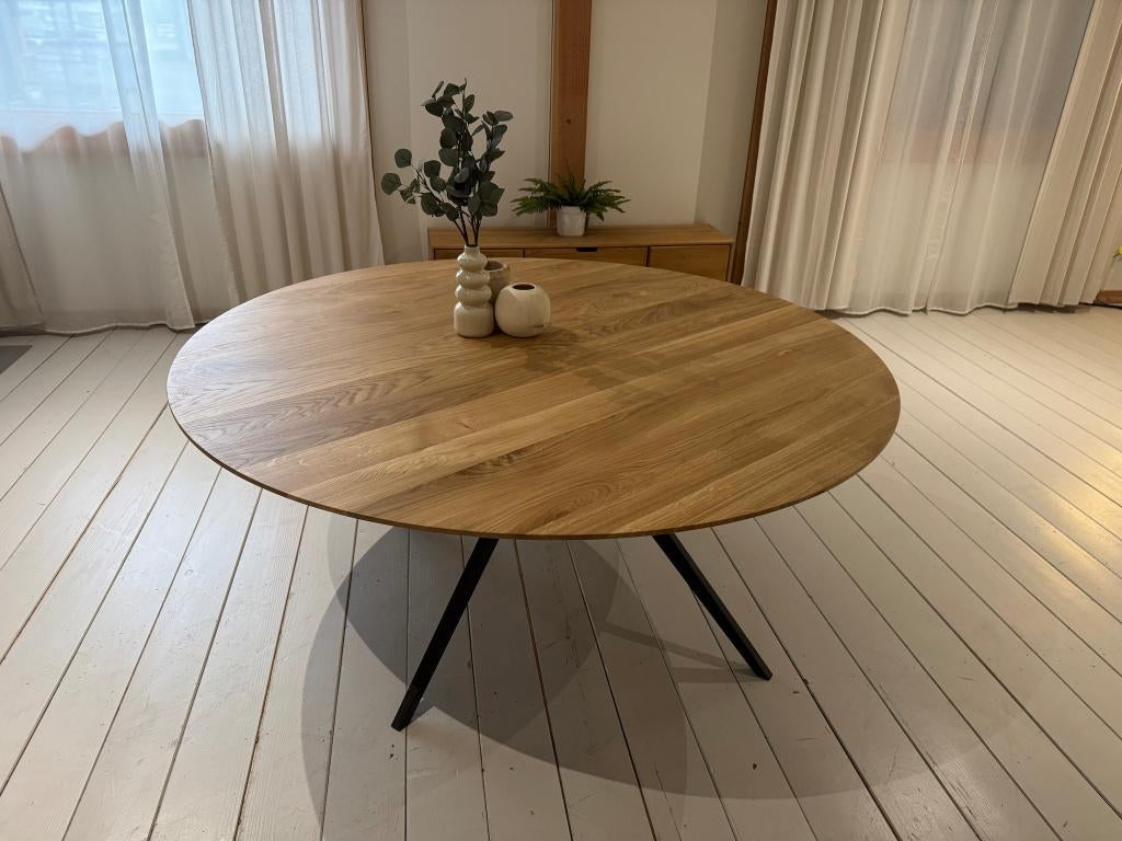 € 1.995,- joET - RONDE eiken Tafel met Zwitserse rand
