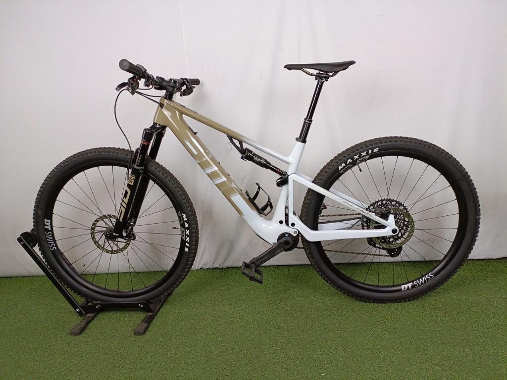 BMC Fourstroke AMP LT One E-MTB - Zand Beige Wit, Fietsen en Brommers, Fietsen | Mountainbikes en ATB, Nieuw, Heren, Overige merken
