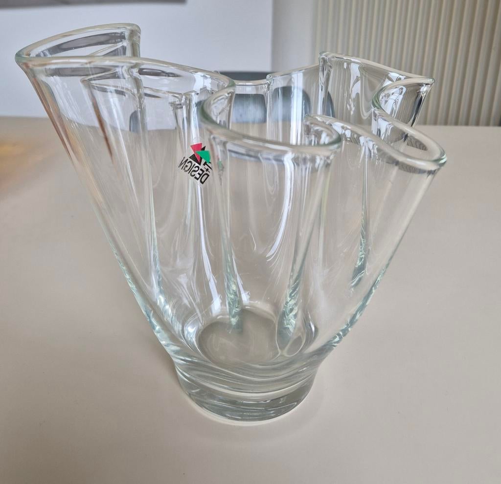 Vintage Art+Design "zakdoek vaas", Overige kleuren, Aardewerk of Porselein, Ophalen of Verzenden, Zo goed als nieuw