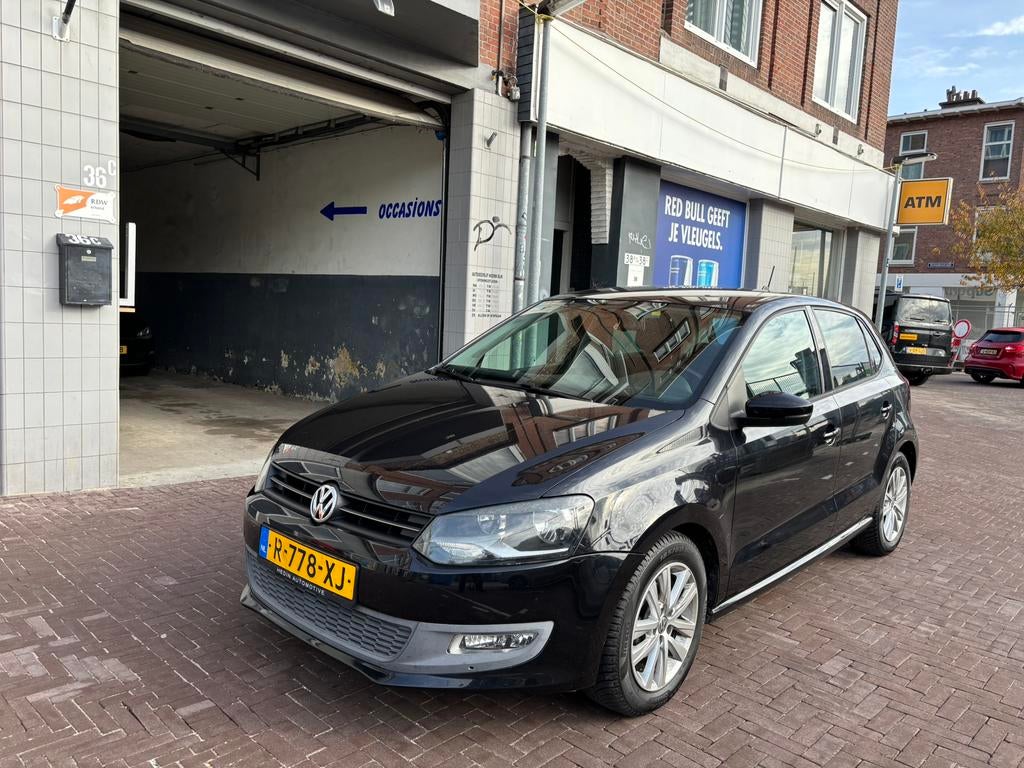 Volkswagen Polo 1.2 TSI 77KW 2010 Zwart metalic voll opties, Auto's, Volkswagen, Voorwielaandrijving, Euro 5, Alcantara, Zwart