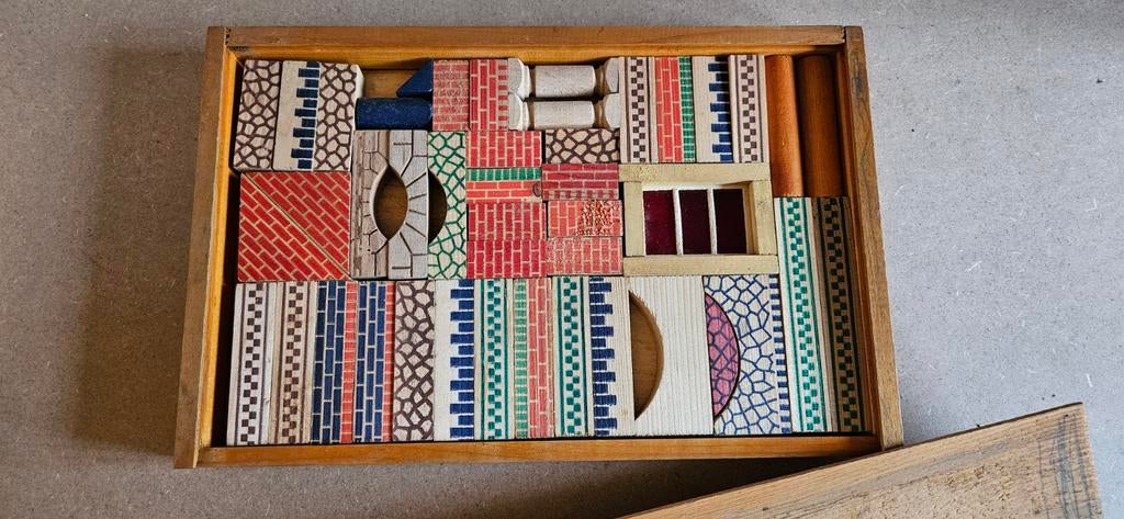 Vintage houten doos met bouwstenen, Kinderen en Baby's, Speelgoed | Houten speelgoed, Ophalen of Verzenden, Zo goed als nieuw