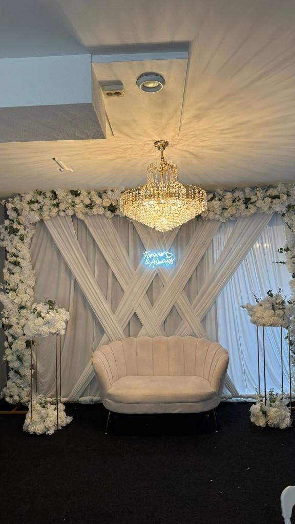 Backdrop satin flower te huur met bruidsbank, Ophalen of Verzenden, Nieuw, Geboorte of Huwelijk