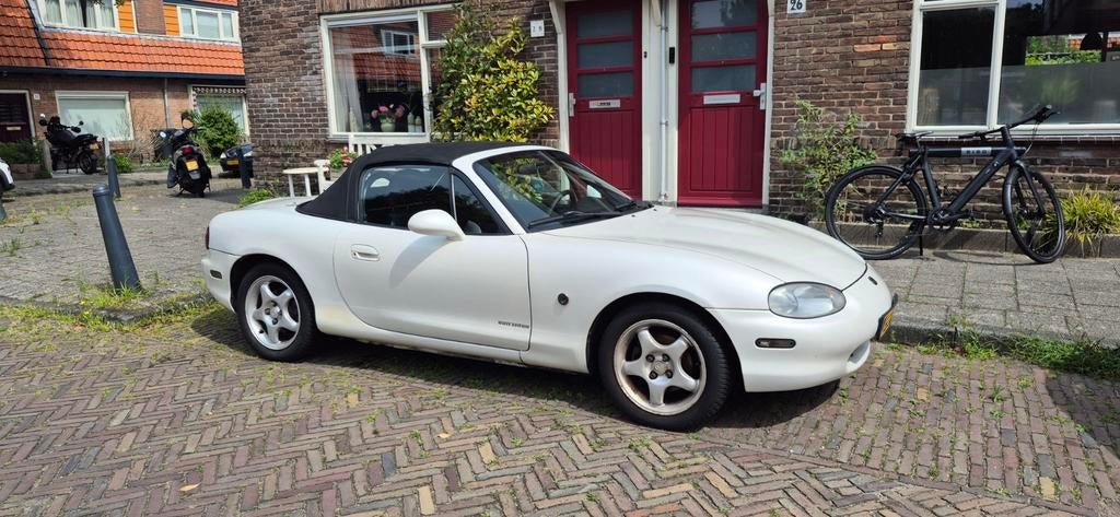 Mazda MX-5 1.8 I 1998 Wit, Auto's, Mazda, 40 €/maand, Zwart, 4 cilinders, Cabriolet