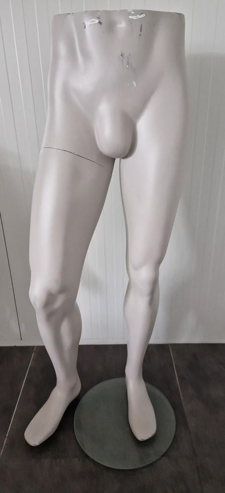1x mannen etalage benen op glazen voet, 45 euro, Ophalen, Gedragen