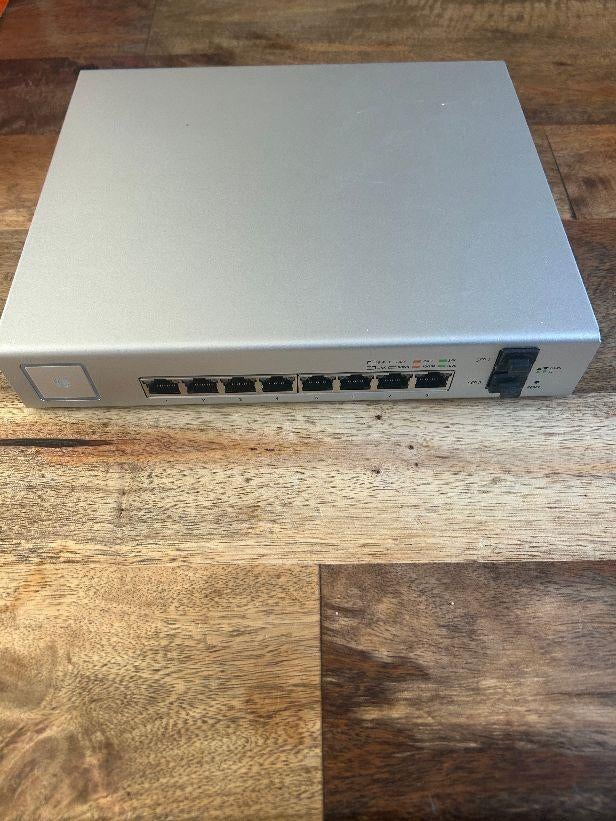 ➡️ Unify Ubiquiti US-8-150W Gigabot POE Switch, Computers en Software, Netwerk switches, Ophalen of Verzenden, Zo goed als nieuw