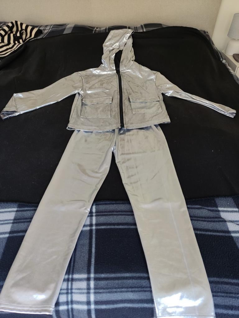 Zilverkleurige kleding set - Carnaval of themafeest, Carnaval, Ophalen of Verzenden, Kleding, Maat 34 (XS) of kleiner