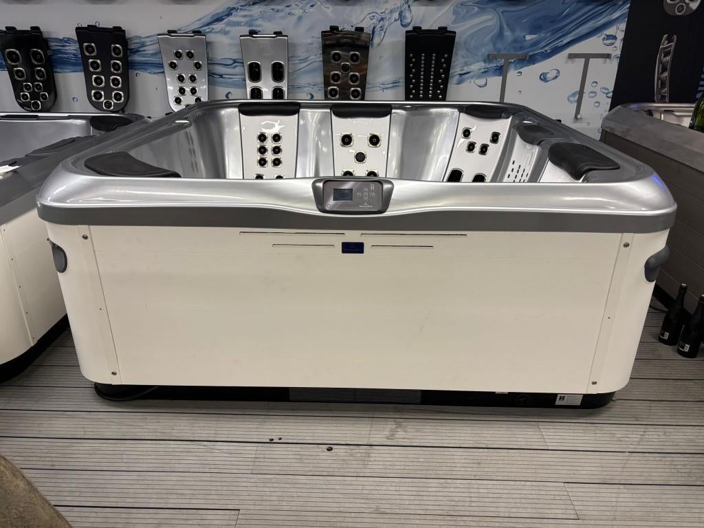 Bullfrog spa | Luxe High-End Spa -5 pers. A8D/A8L, Tuin en Terras, Bubbelbaden en Hottubs, Ophalen of Verzenden, Zo goed als nieuw