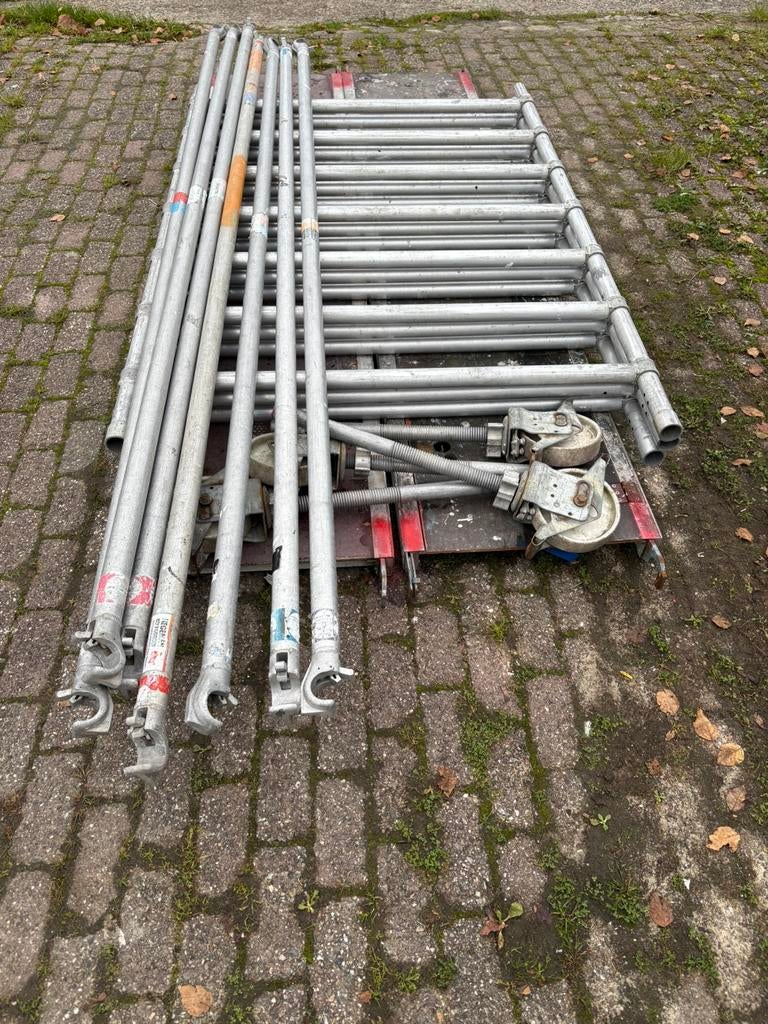 Skyworks steiger 305 breed 4,25 hoog, Ophalen of Verzenden, Gebruikt, Rolsteiger of Kamersteiger, 5 meter of hoger