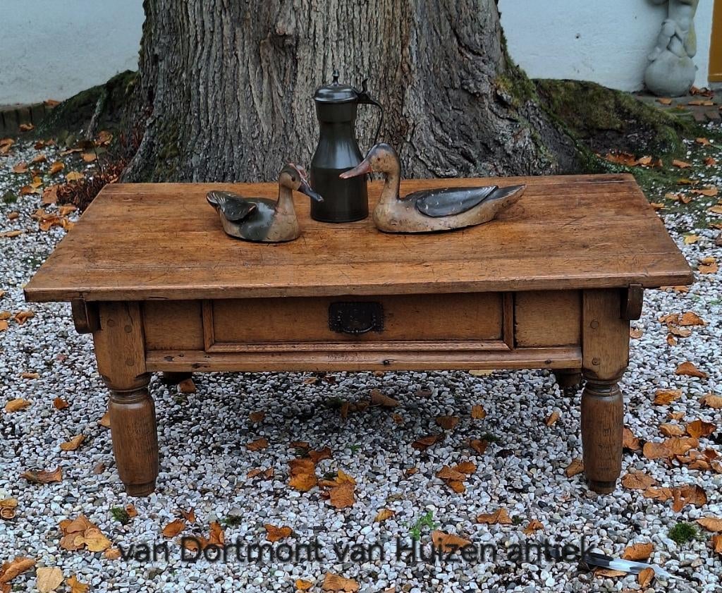 Antieke salontafel, afm. 120cm x 73cm en 47cm hoog., Ophalen