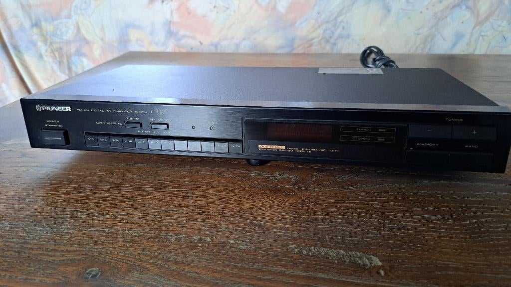 PIONEER  Tuner F-225L, Audio, Tv en Foto, Tuners, Ophalen, Zo goed als nieuw