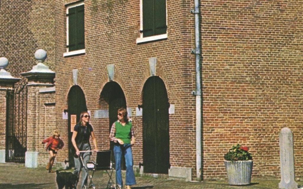 36195 Hellevoetsluis ZH jr 60 70 Gemeentehuis  Onbeschreven, Verzamelen, Ophalen of Verzenden, 1960 tot 1980, Ongelopen, Zuid-Holland