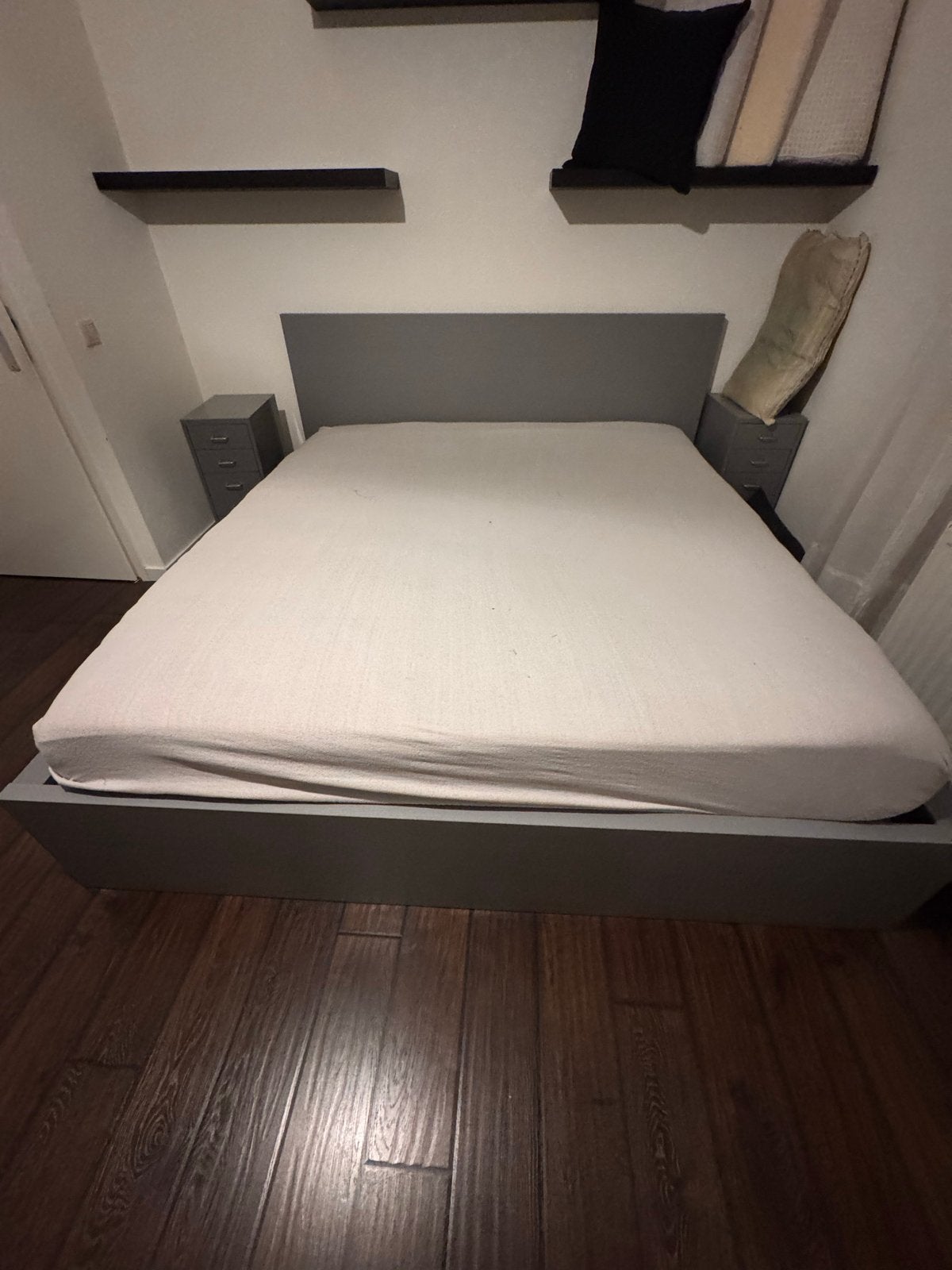 Tweepersoonsbed grijs