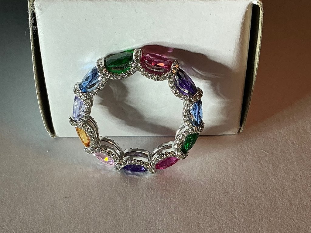 Zilveren ring met verschillende kleuren edelstenen, maat 17, Nieuw, Ophalen of Verzenden, 17 tot 18, Met edelsteen