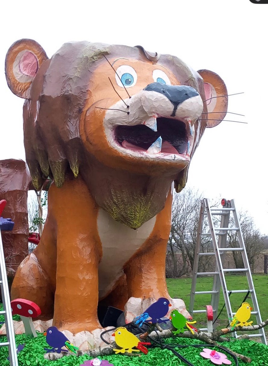 Prachtige stevige leeuw voor op de carnavalswagen!, Ophalen, Gebruikt, Feestartikel, Carnaval
