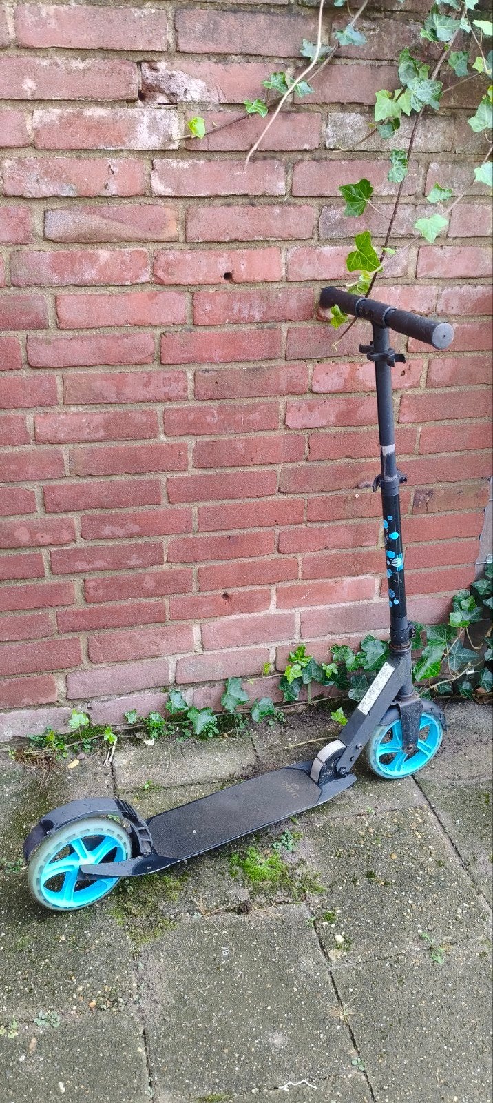 Gratis af te halen: zwarte step met blauwe wielen, Fietsen en Brommers, Ophalen