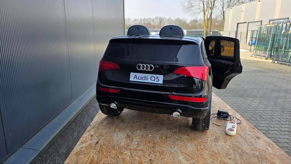 Audi Q5 elektrische kinderauto met afstandsbediening, Kinderen en Baby's, Speelgoed | Buiten | Voertuigen en Loopfietsen, Ophalen