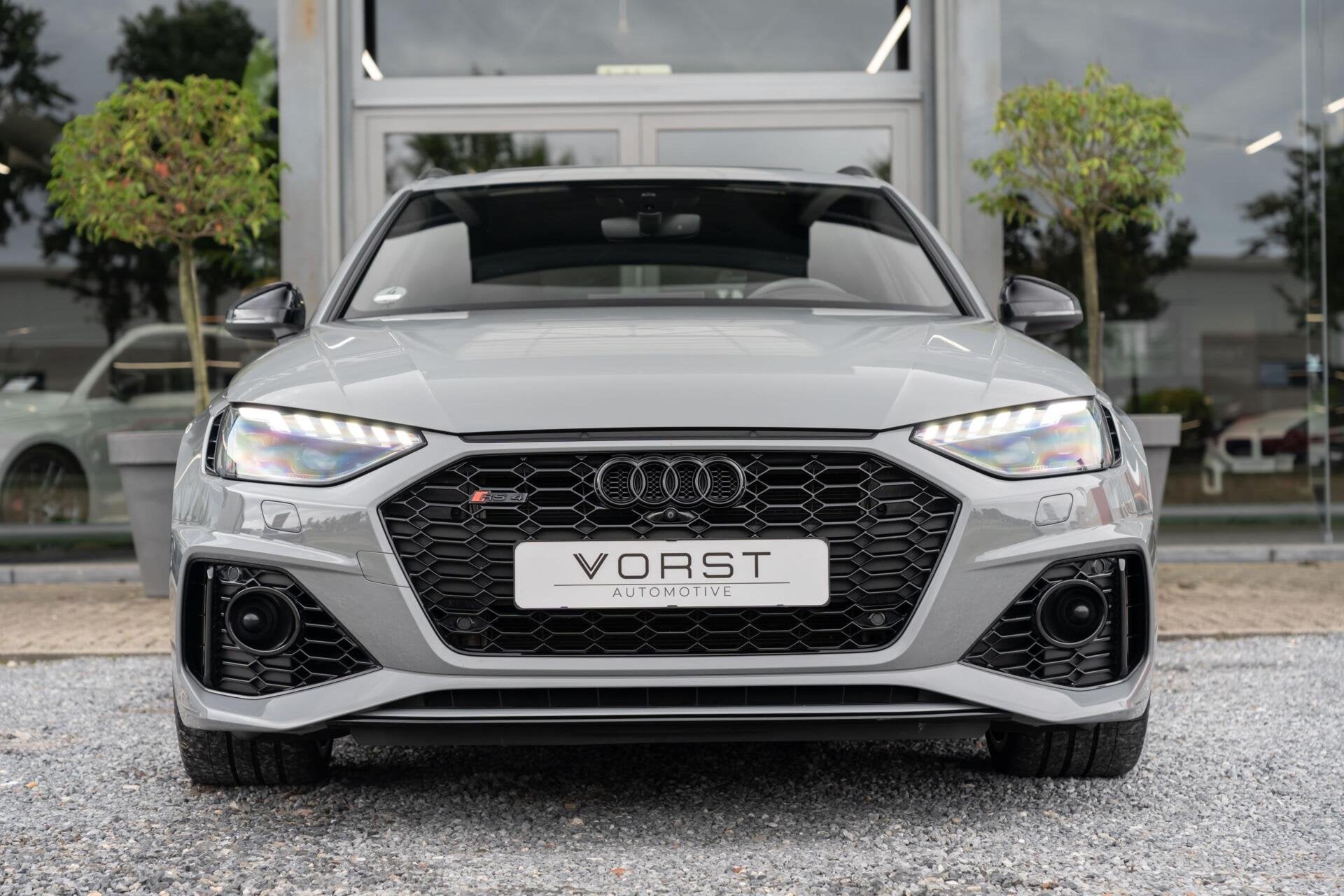 Audi RS4 Avant 2.9 TFSI quattro Pano B&O 360 Massage Carbon, Auto's, Automaat, Gebruikt, Zwart, Leder