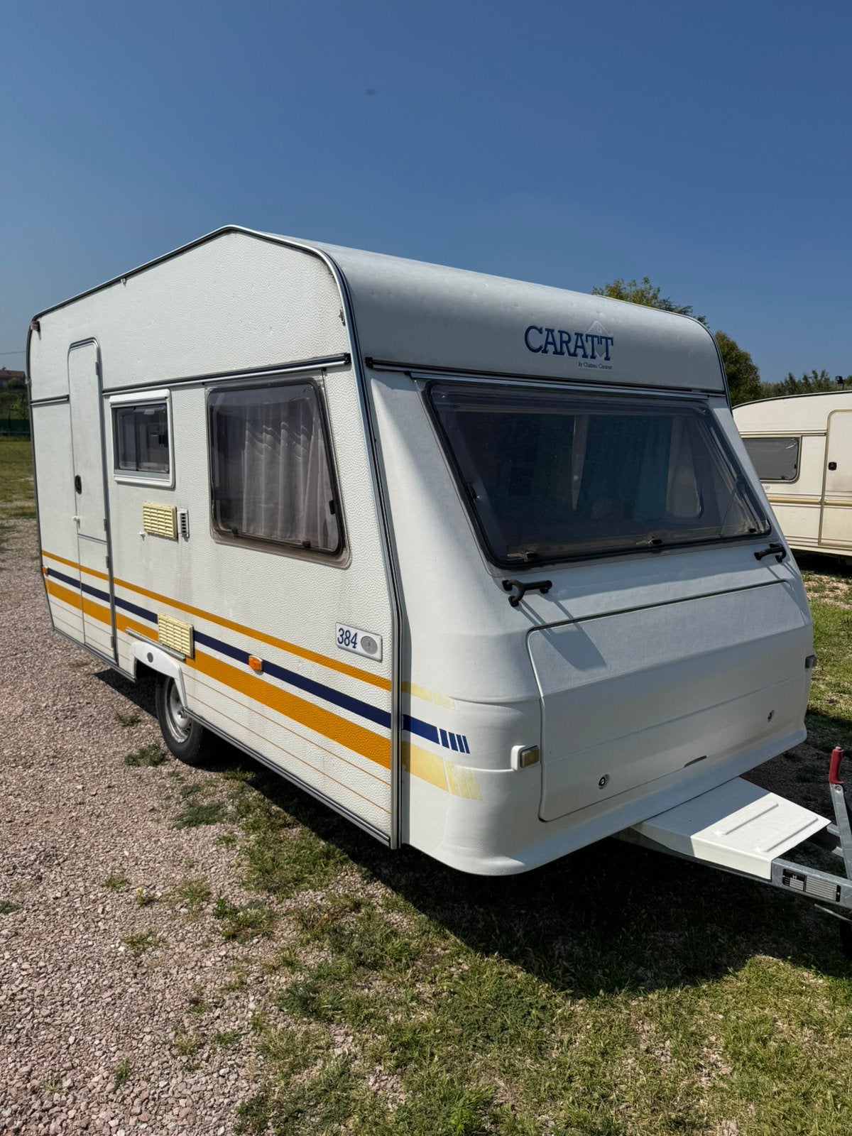 Chateau 385 met inboedel aan gardameer bj 1998, Caravans en Kamperen, Chateau, Rondzit, Koelkast, Particulier