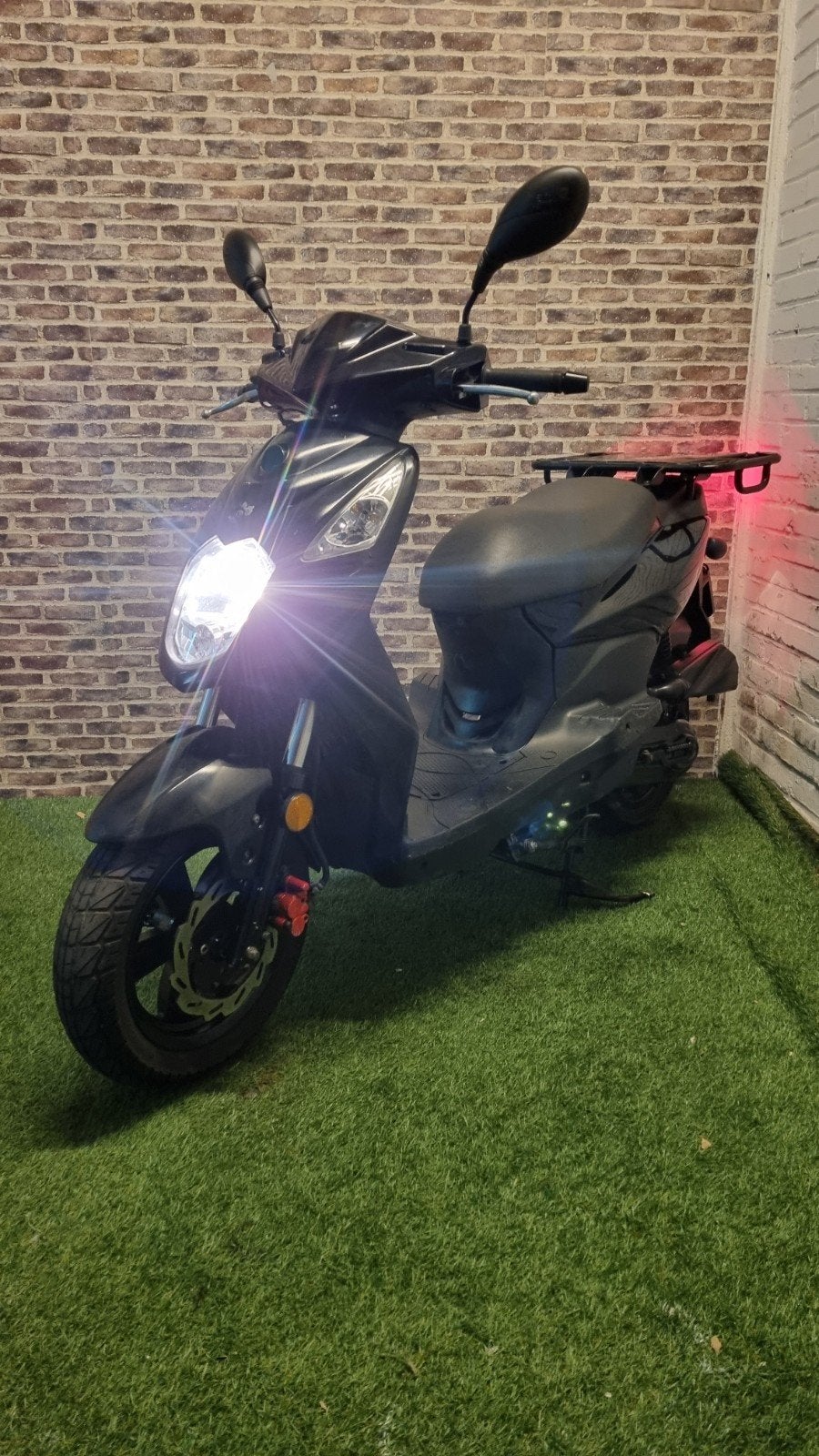 Zeer nette Sym X Pro E4 bezorgscooter 2018!, Fietsen en Brommers, SYM, Ophalen of Verzenden, Zo goed als nieuw, Benzine