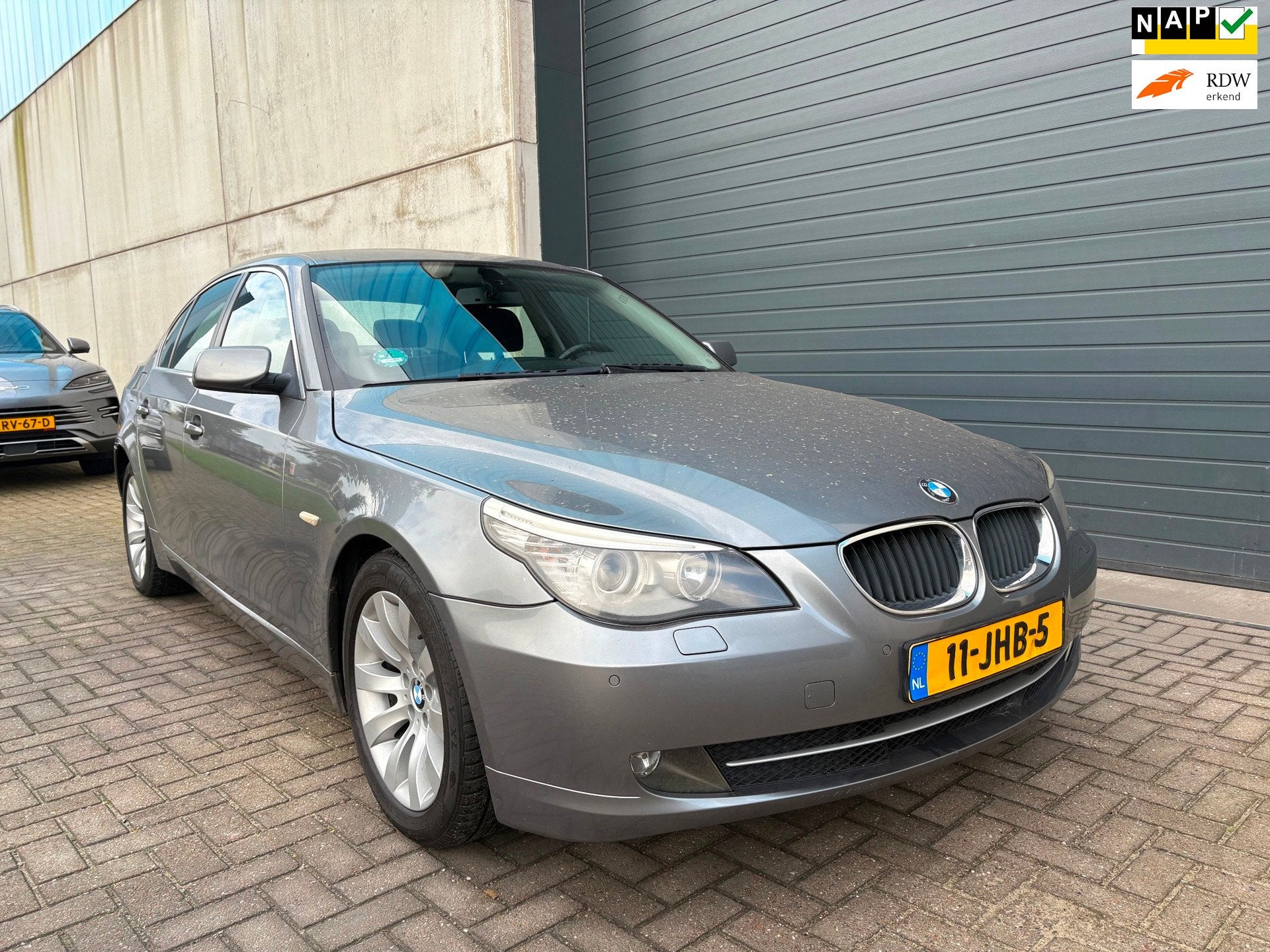 BMW 5-serie 520i Business Line AUT NAVI *MOTOR SCHADE*, Auto's, Automaat, 4 cilinders, 1465 kg, Bedrijf
