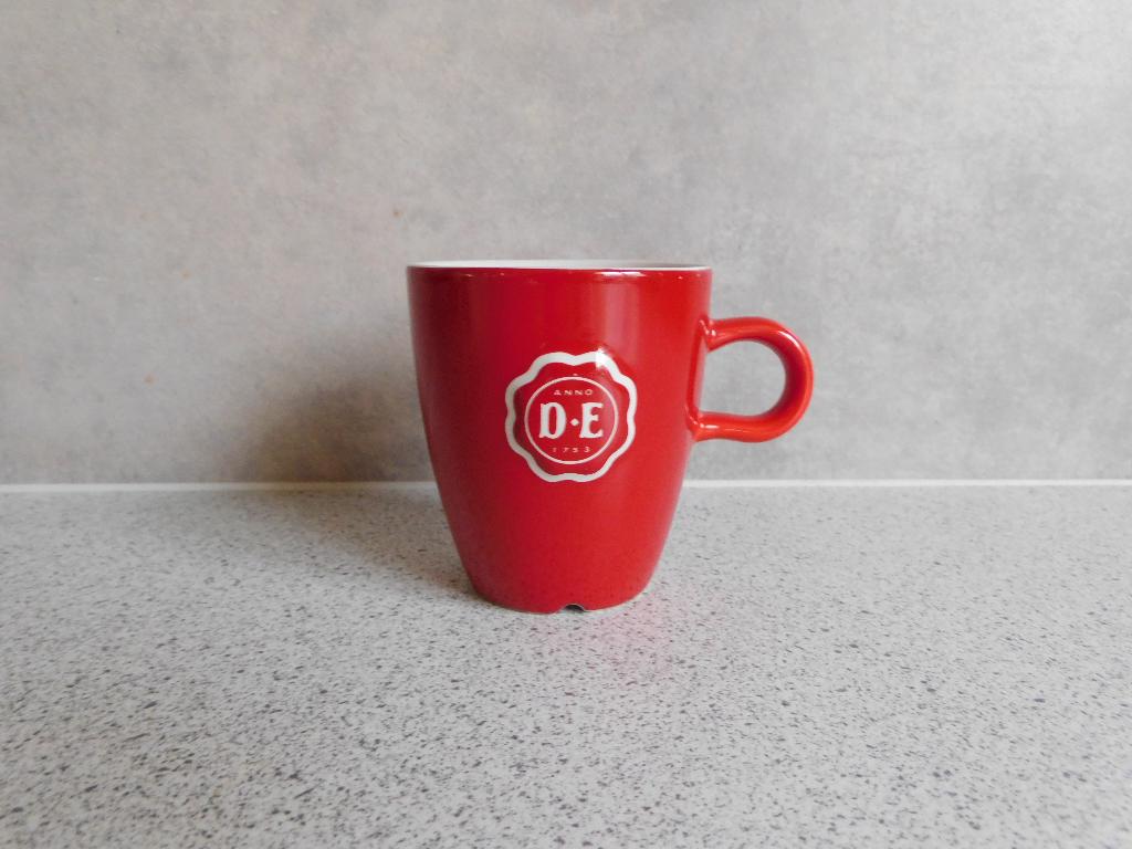 Senseo mok 130 ml. Rood Nicolai Carels Douwe Egberts, Ophalen of Verzenden, Zo goed als nieuw, Overige stijlen, Kop(pen) en/of Schotel(s)