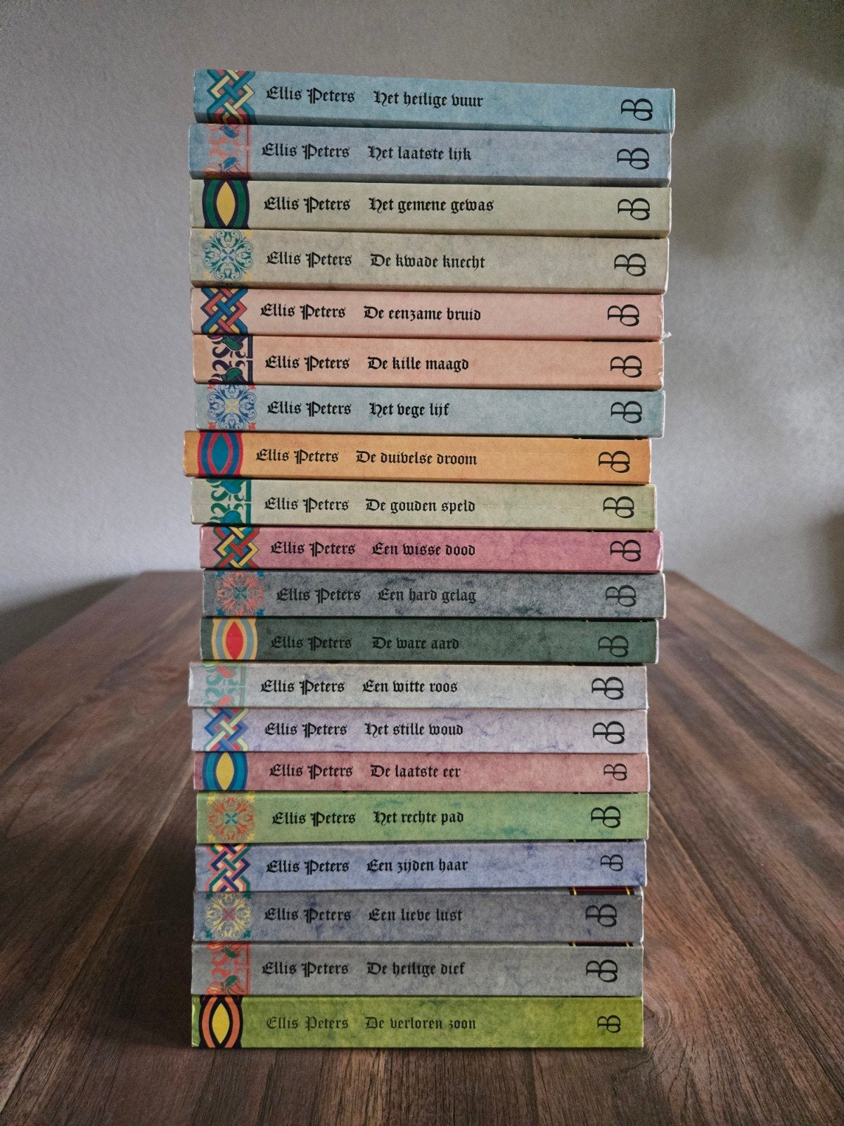 Ellis Peters - Een Middeleeuwse Detective (20 boeken), Boeken, Detectives, Ophalen of Verzenden, Gelezen