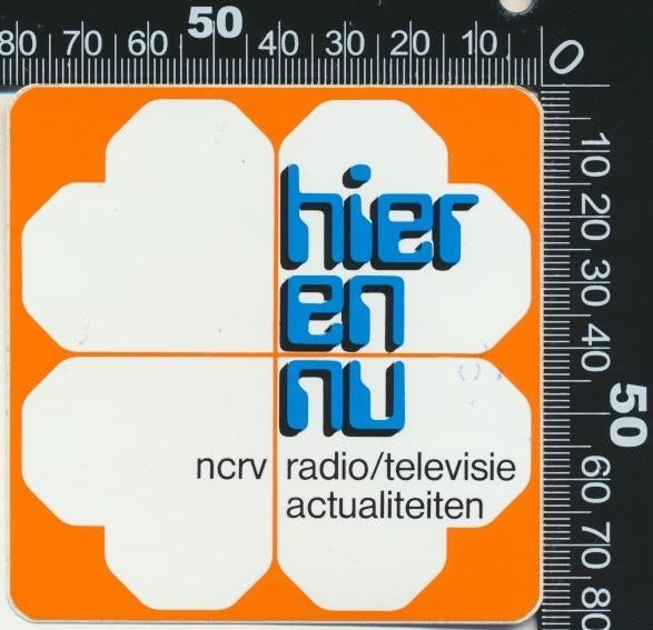 Sticker: NCRV - Hier en Nu, Verzamelen, Stickers, Ophalen of Verzenden, Zo goed als nieuw, Film, Tv of Omroep
