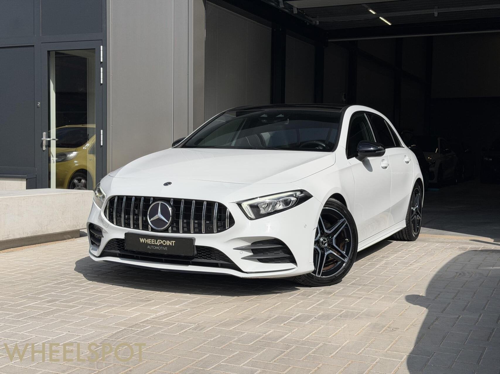 Mercedes A-klasse 220 AMG|Pano|Sfeerverlichting|Cruise|Camer, Auto's, Mercedes-Benz, Gebruikt, Wit, Bedrijf, Automatische klimaatregeling
