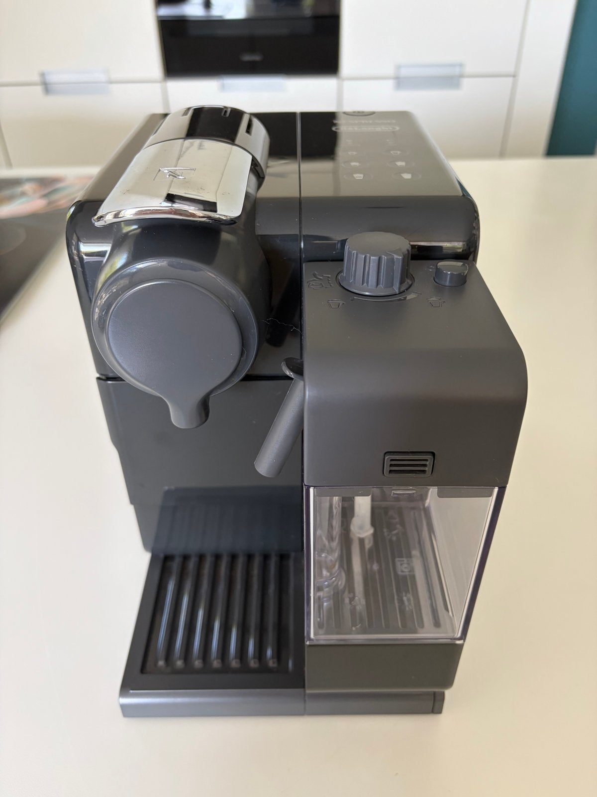 DeLonghi Lattissima - vrijwel ongebruikt, Ophalen of Verzenden, Zo goed als nieuw, 1 kopje, Combi