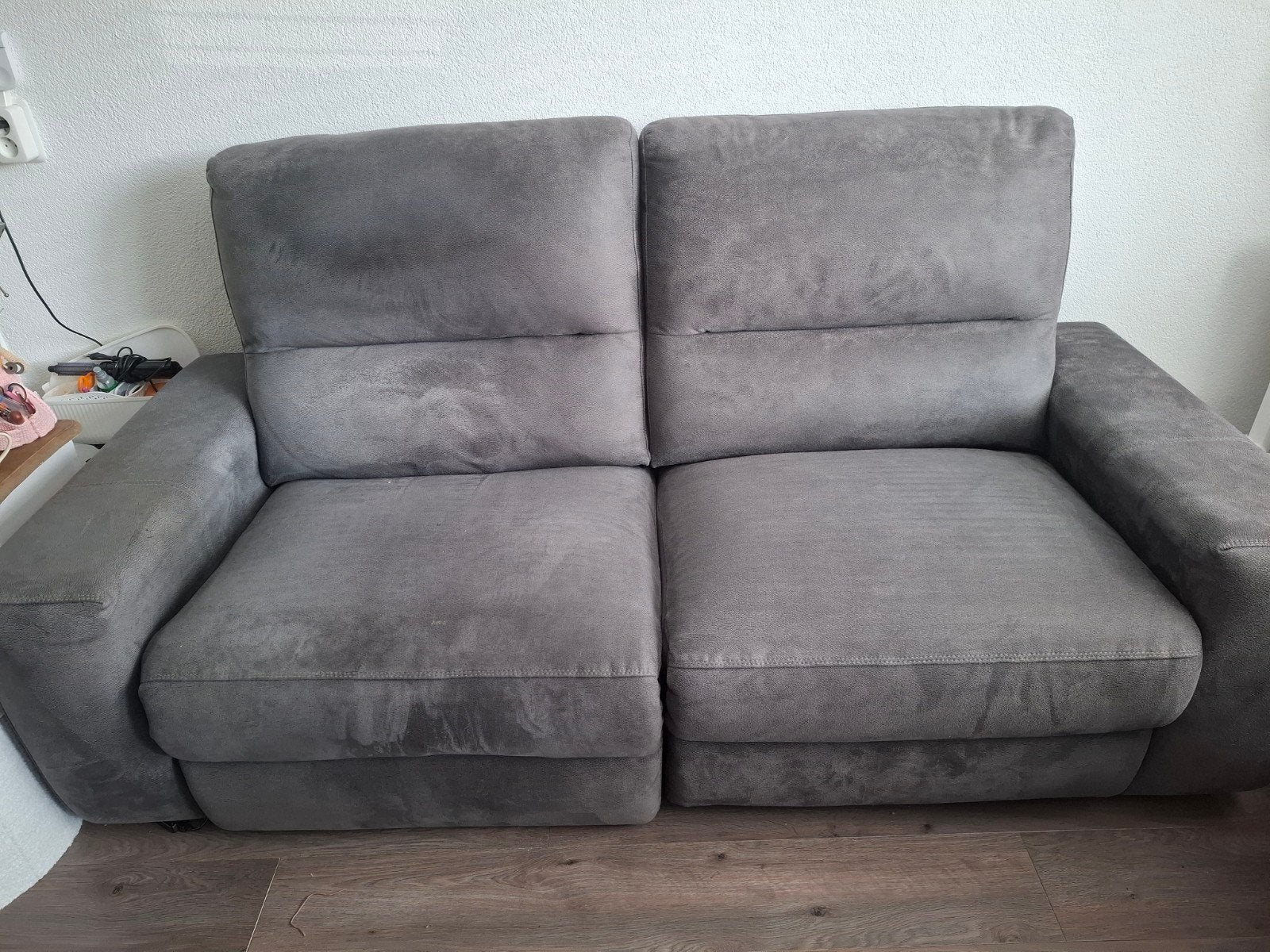 Comfortabele grijze bank met relaxfunctie, Ophalen, Gebruikt, Driepersoons, 75 tot 100 cm
