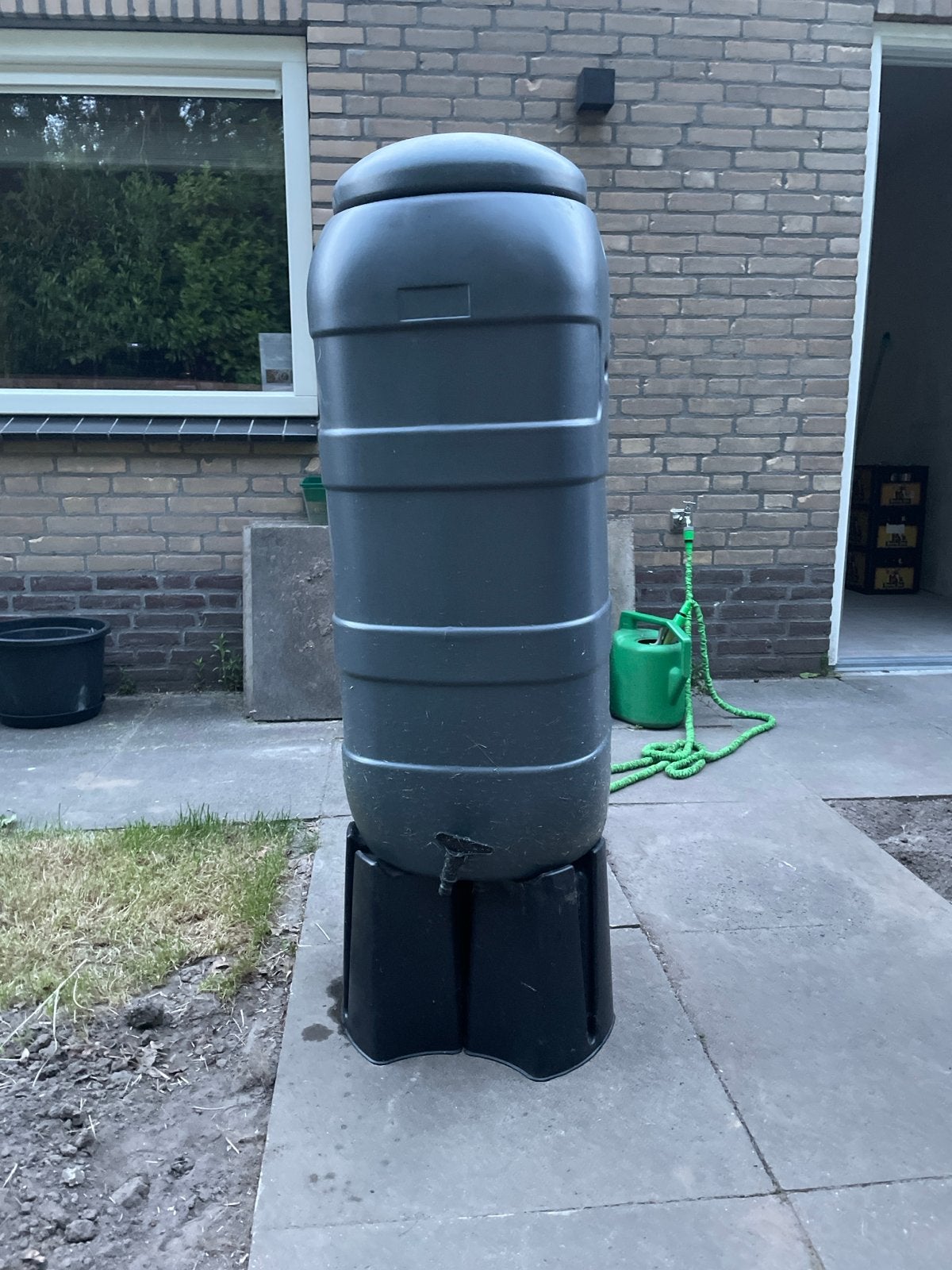 Regenton met kraantje en verhoger, Tuin en Terras, Regentonnen, Ophalen, Kunststof, Gebruikt, Met kraantje