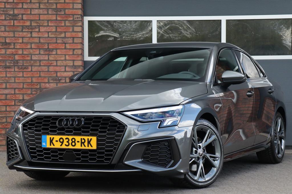 Audi A3 Limousine 35 TFSI S edition zwart optiek (bj 2021), Auto's, 4 cilinders, Bedrijf, 690 kg, Hybride Elektrisch/Benzine